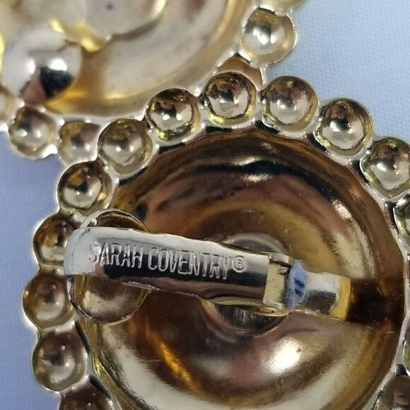 Vintage Sarah Coventry Round Dome Clip On Earrings, Gold Tone Retro 80s Style - Picture 4 of 7